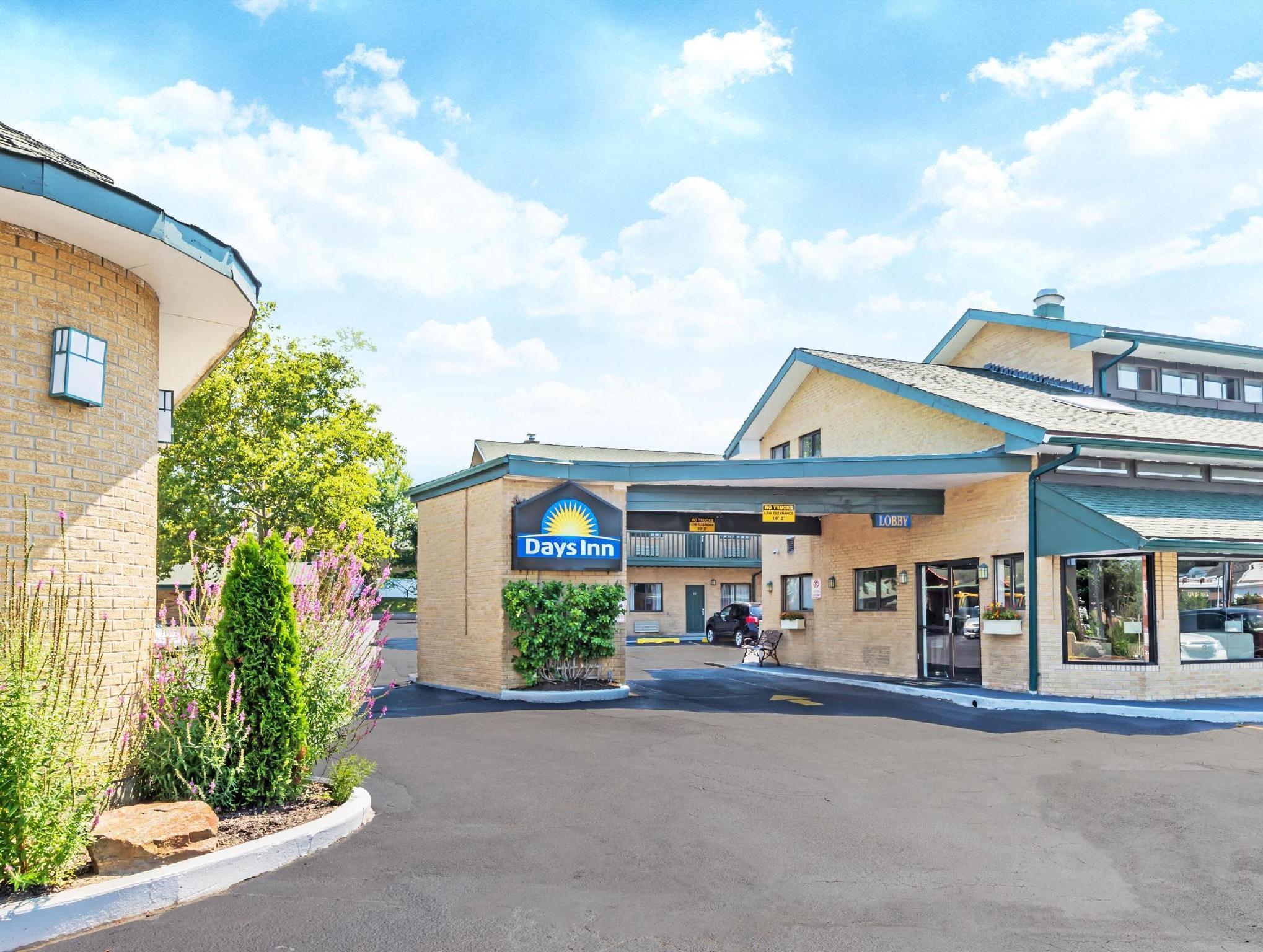 Spark By Hilton Groton 3*